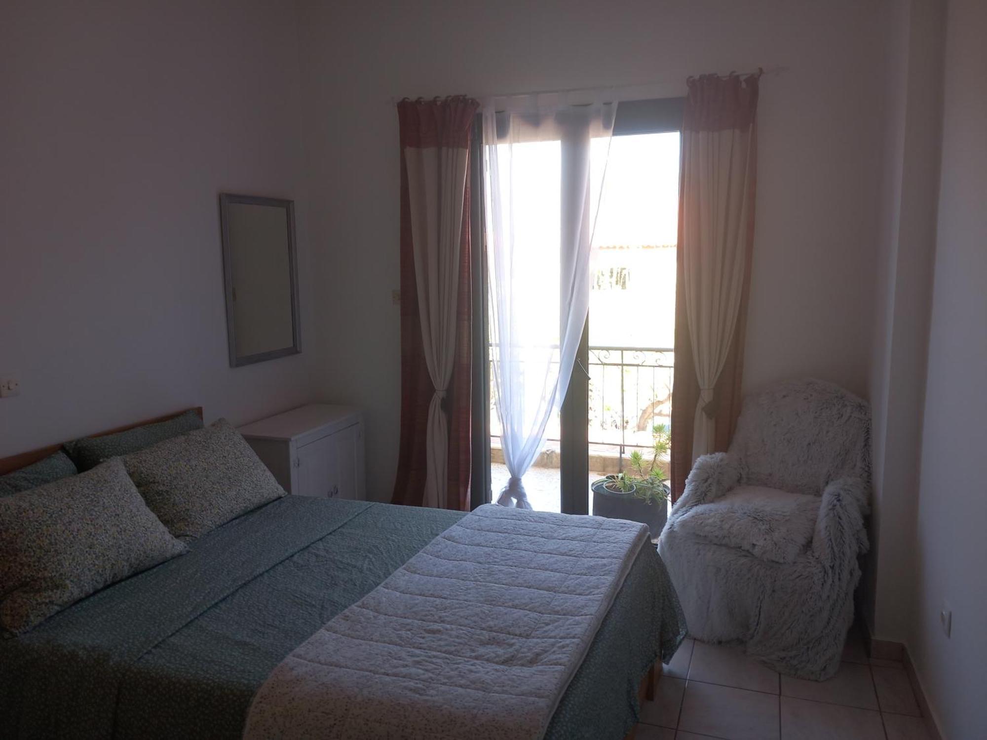 Stoupa Beachside Retro Apartment מראה חיצוני תמונה